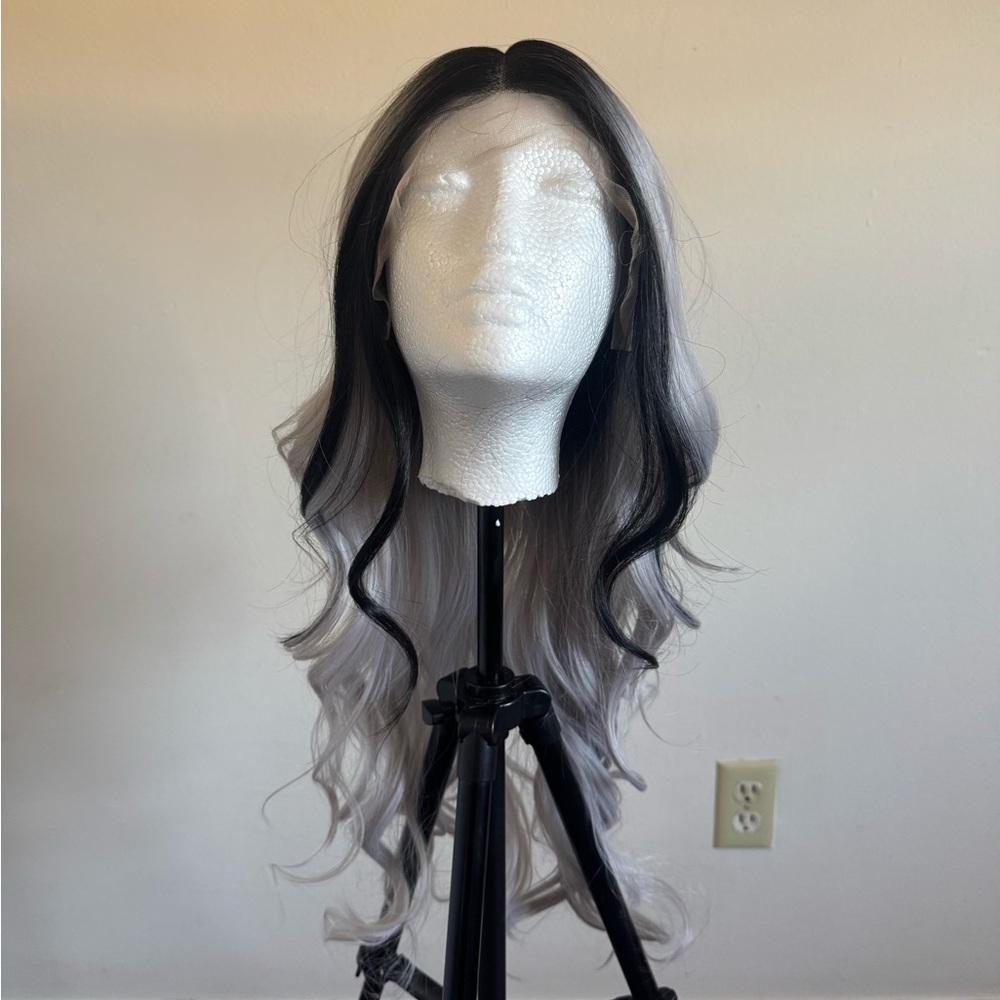 Outre Color Bomb wig - Honor - silver with black money piece